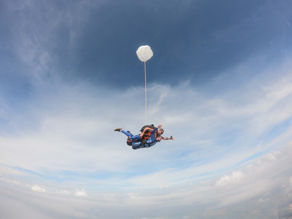 Salto duplo de paraquedas 