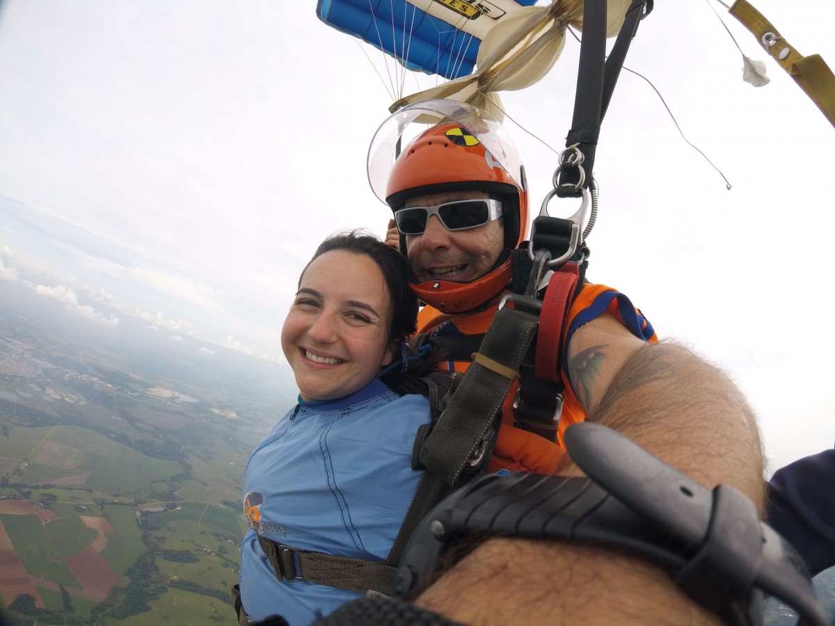 Faça o dia do seu aniversário mais radical e emocionante com um salto de paraquedas