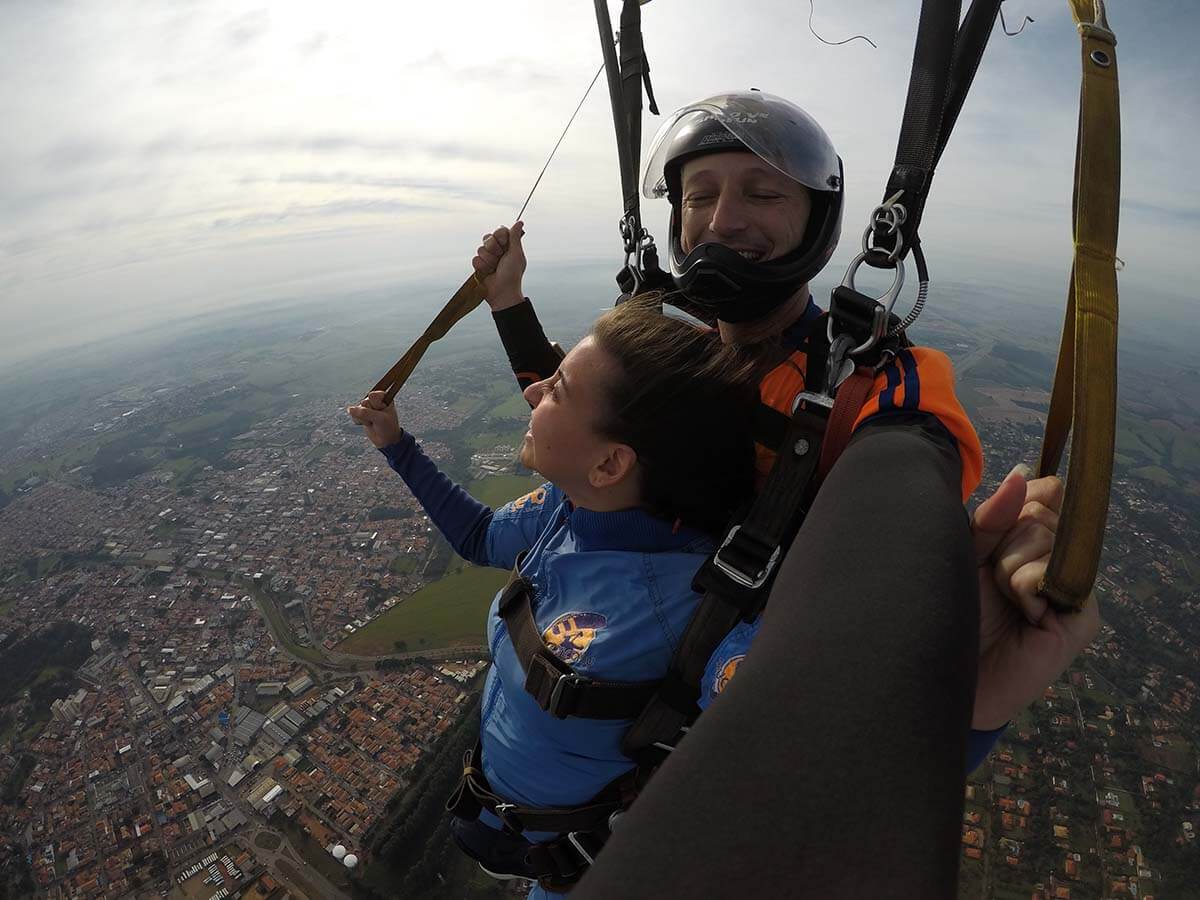 Óculos de grau durante o salto, você pode usar?