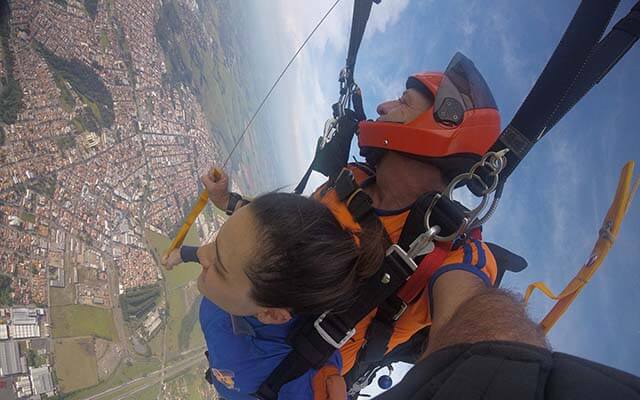 Como foi o maior salto de paraquedas do mundo