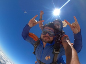 Salto de oaraquedas como programação de férias