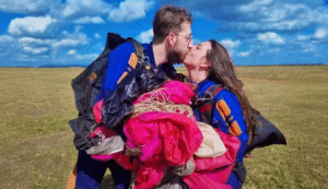 Celebre o Dia dos Namorados com um salto de paraquedas em casal