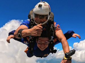 Existe idade certa para saltar de paraquedas