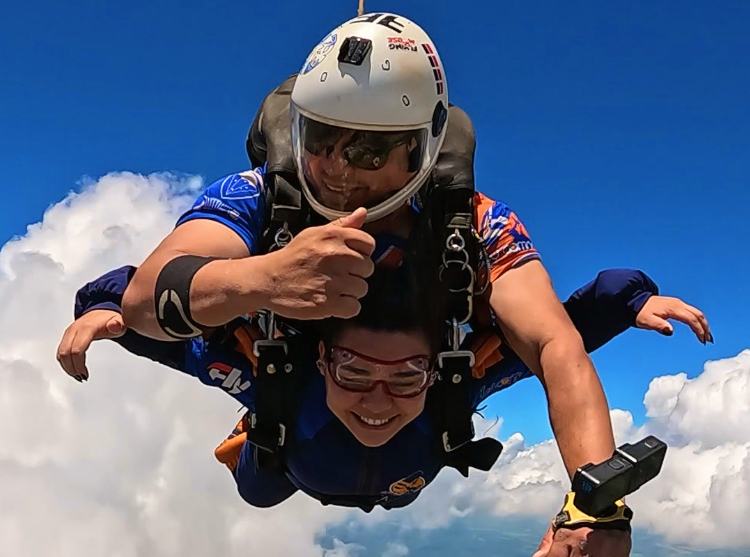 Qual é a idade máxima para saltar de paraquedas? 1 Existe idade certa para saltar de paraquedas