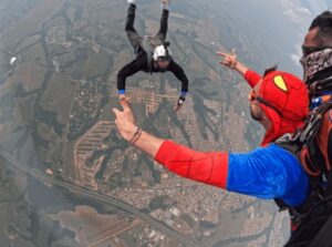 O que esperar do seu primeiro salto de paraquedas