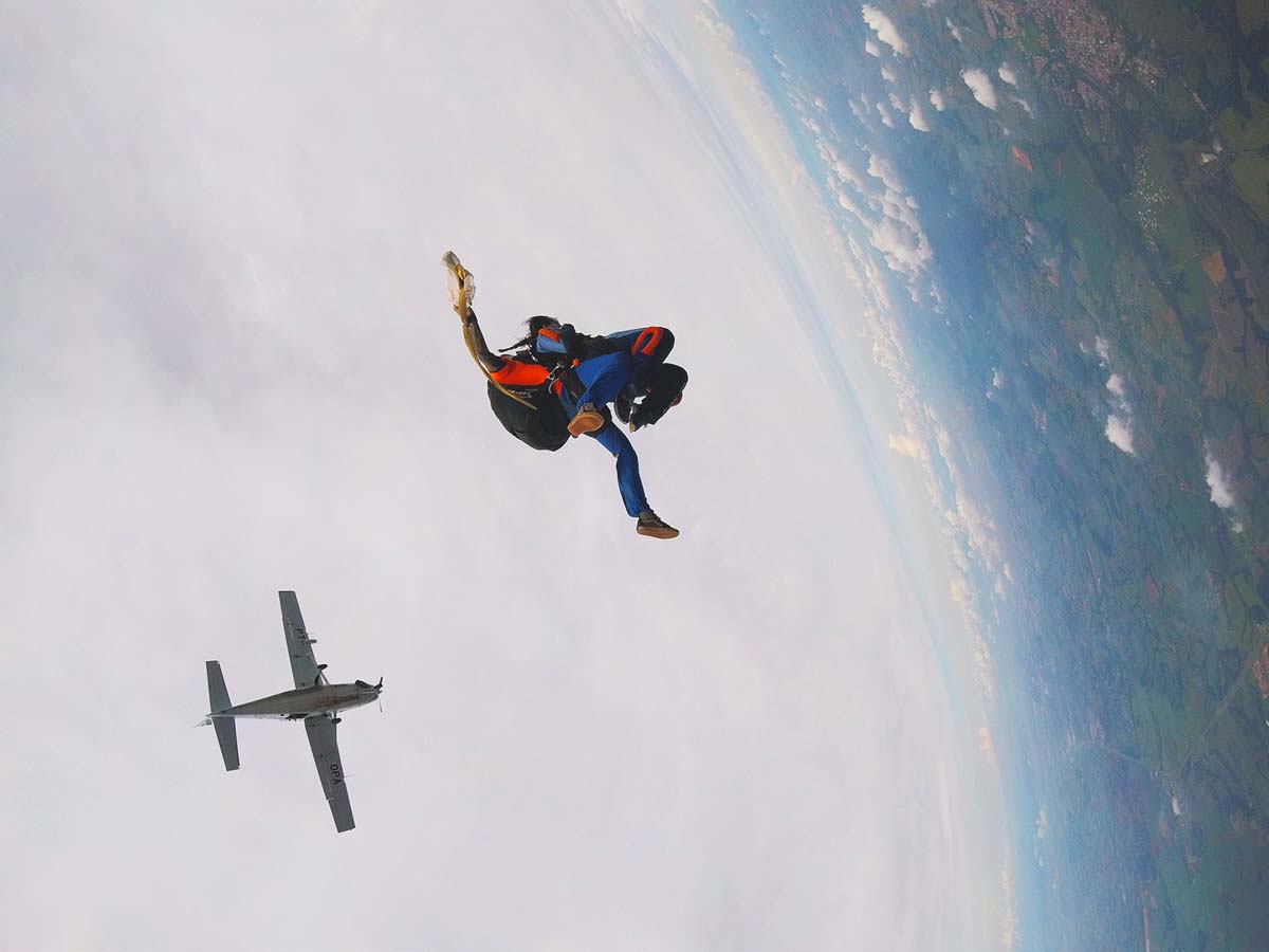 beneficios do salto de paraquedas