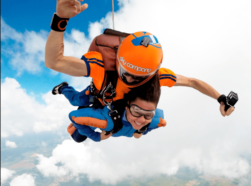 comemorar o dia do paraquedista