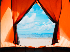 equipamentos essenciais para acampar