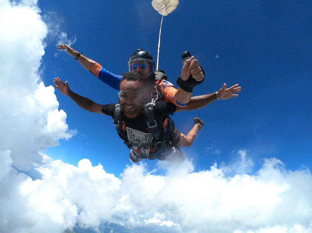 Quais estações do ano são propícias para saltar de paraquedas 1 estacoes para saltar de paraquedas