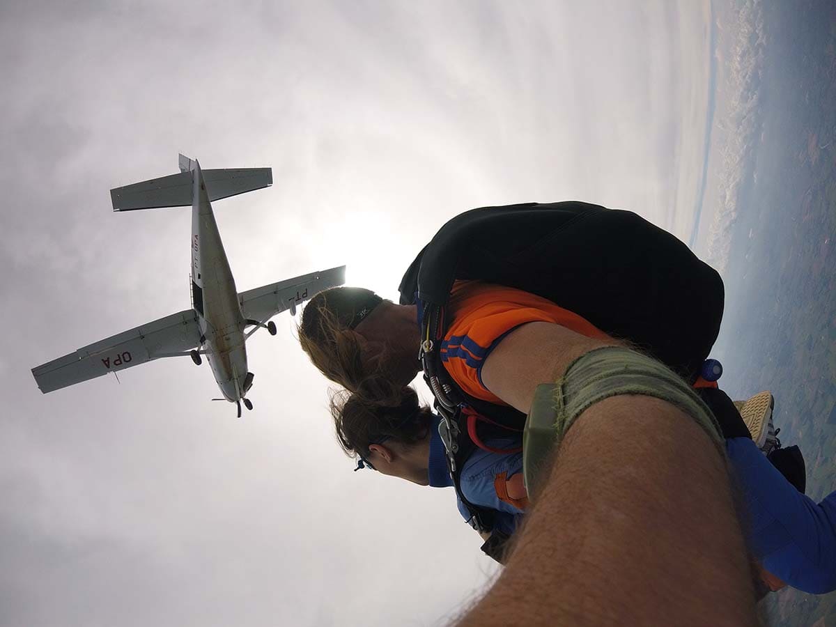 famosos que saltaram de paraquedas