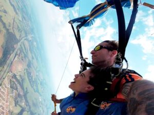 instrucoes para saltar de paraquedas sky