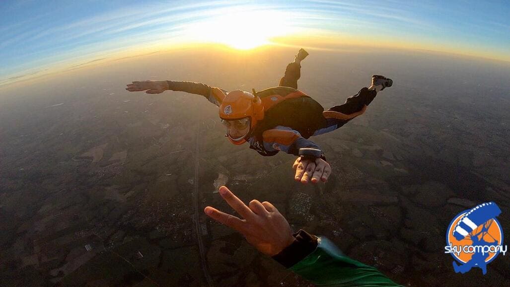 saltar de paraquedas sozinho