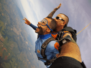 salto de paraquedas de balao