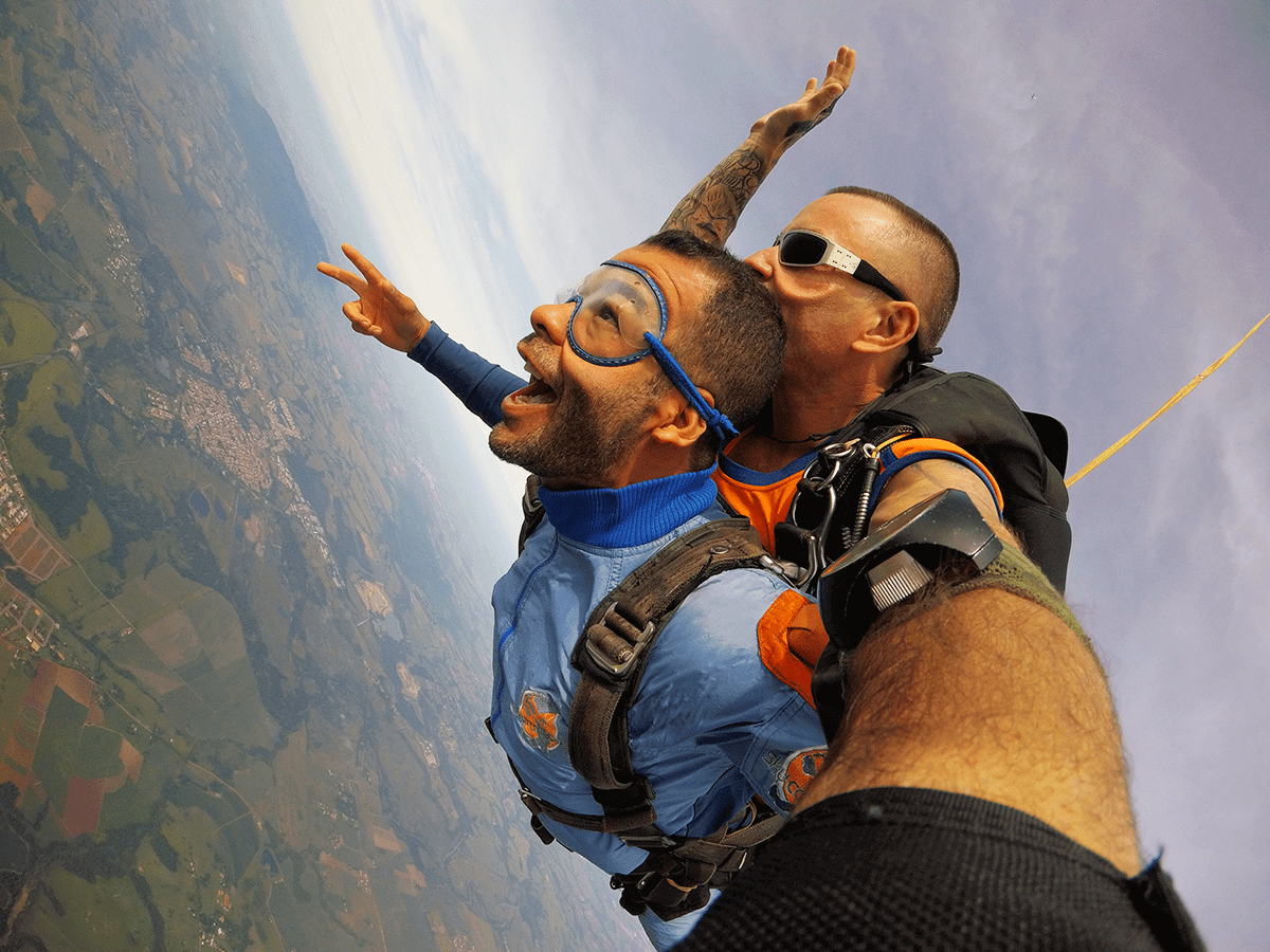 Como é saltar de paraquedas de um balão? 1 salto de paraquedas de balao